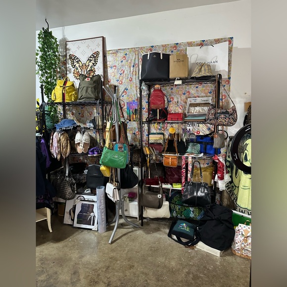 🌻✨Meet your Posher, Morgan✨🌻 - Picture 4 of 14